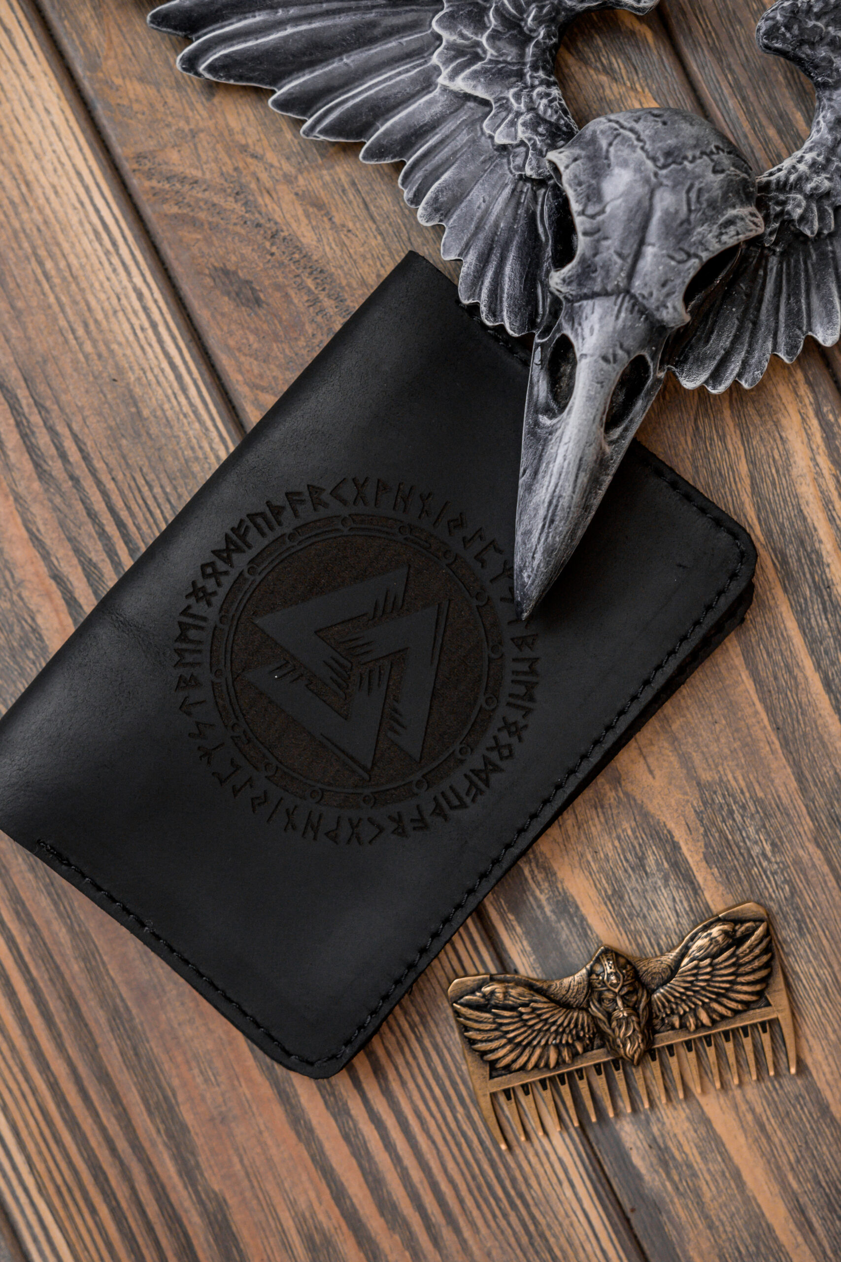 Шкіряна обкладинка для документів Valknut b